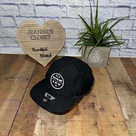 Oakley ‘75 Black And White Flat Bill SnapBack One Size Adjustable Hat Cap - Picture 3 of 9